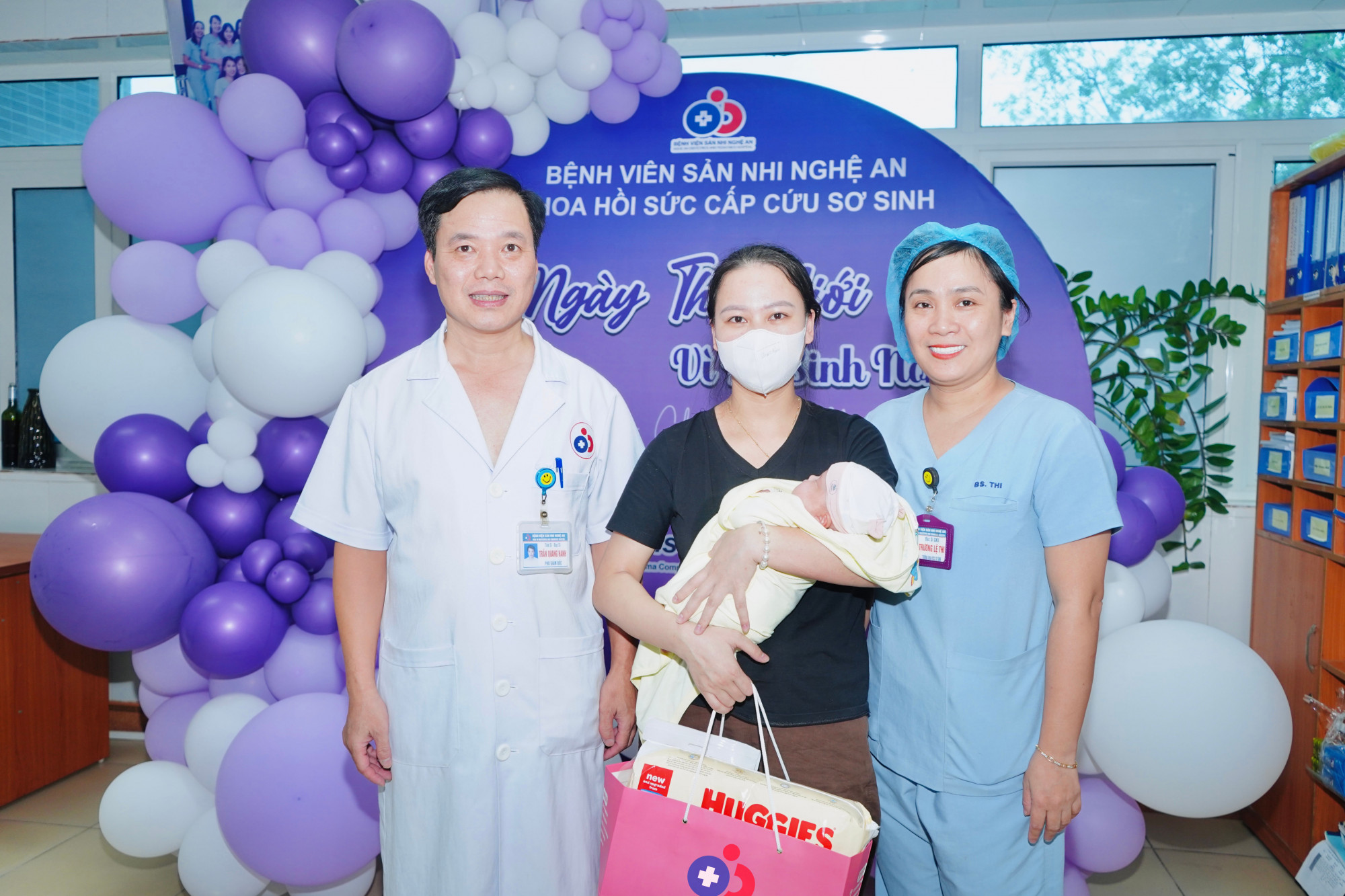 Sau 135 ngày điều trị, bé gái chào đời với cân nặng 500g đã được xuất viện trở về nhà - Ảnh: Hoàng Yến