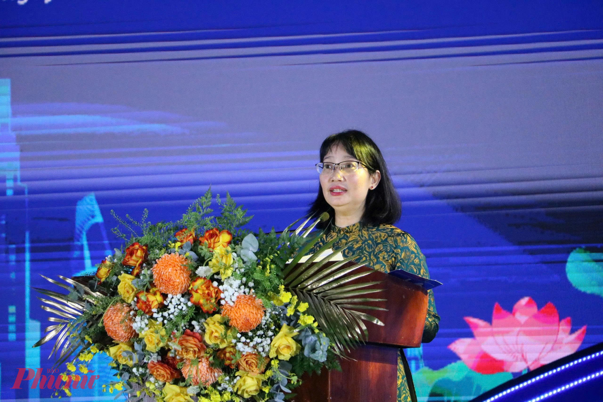 Bà Trần Thị Diệu Thúy ghi nhận những đóng góp to lớn của ngành giáo duc thành phố - Ảnh: Trang Thư