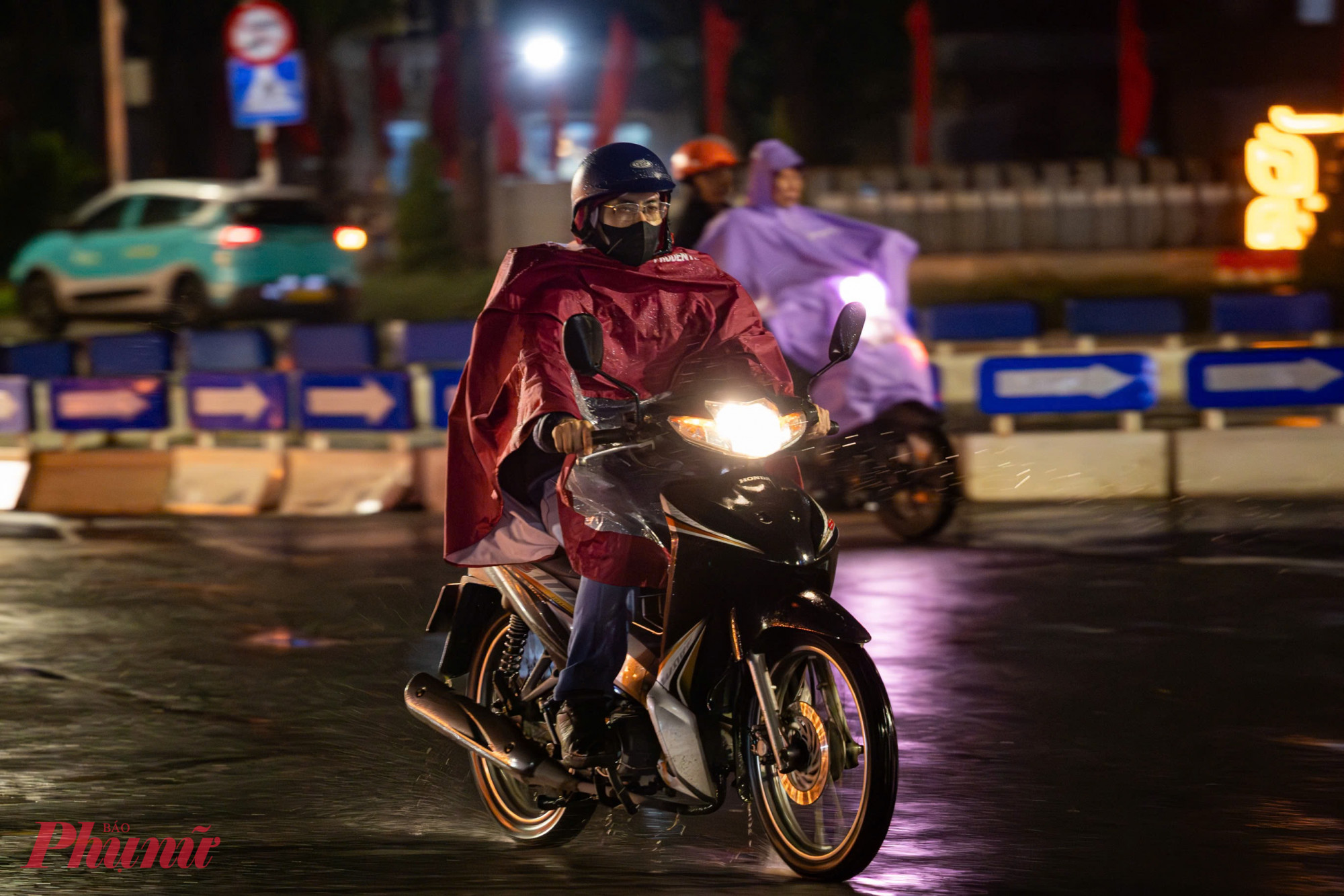 Khu vực Hà Nội trời có mưa, mưa rào. Trời rét, có nơi rét đậm. Nhiệt độ thấp nhất phổ biến 12-14 độ C.