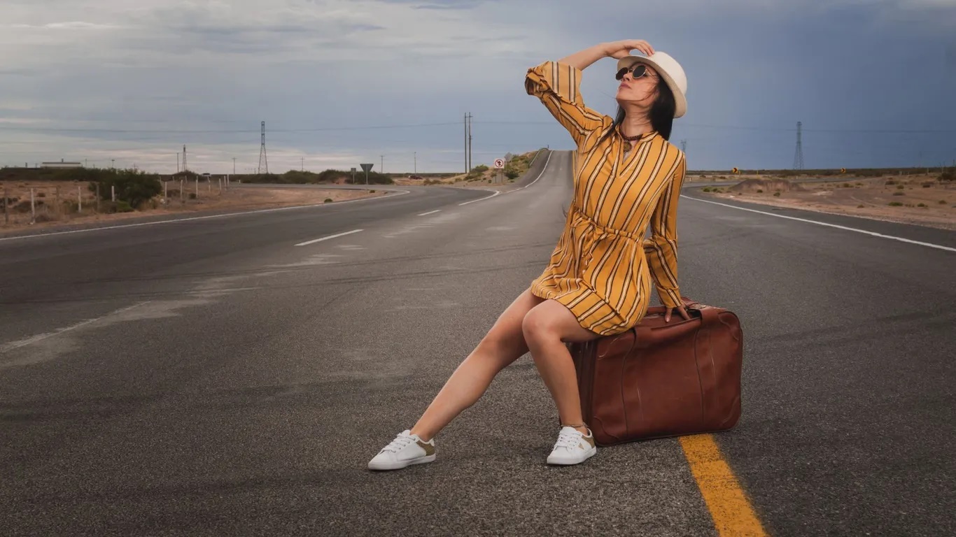 Ở Mexico, ai muốn được đi du lịch nhiều hơn trong năm tới thì đi bộ với một chiếc vali trống xung quanh khu nhà hoặc đặt vali giữa phòng và đi vòng quanh nó.