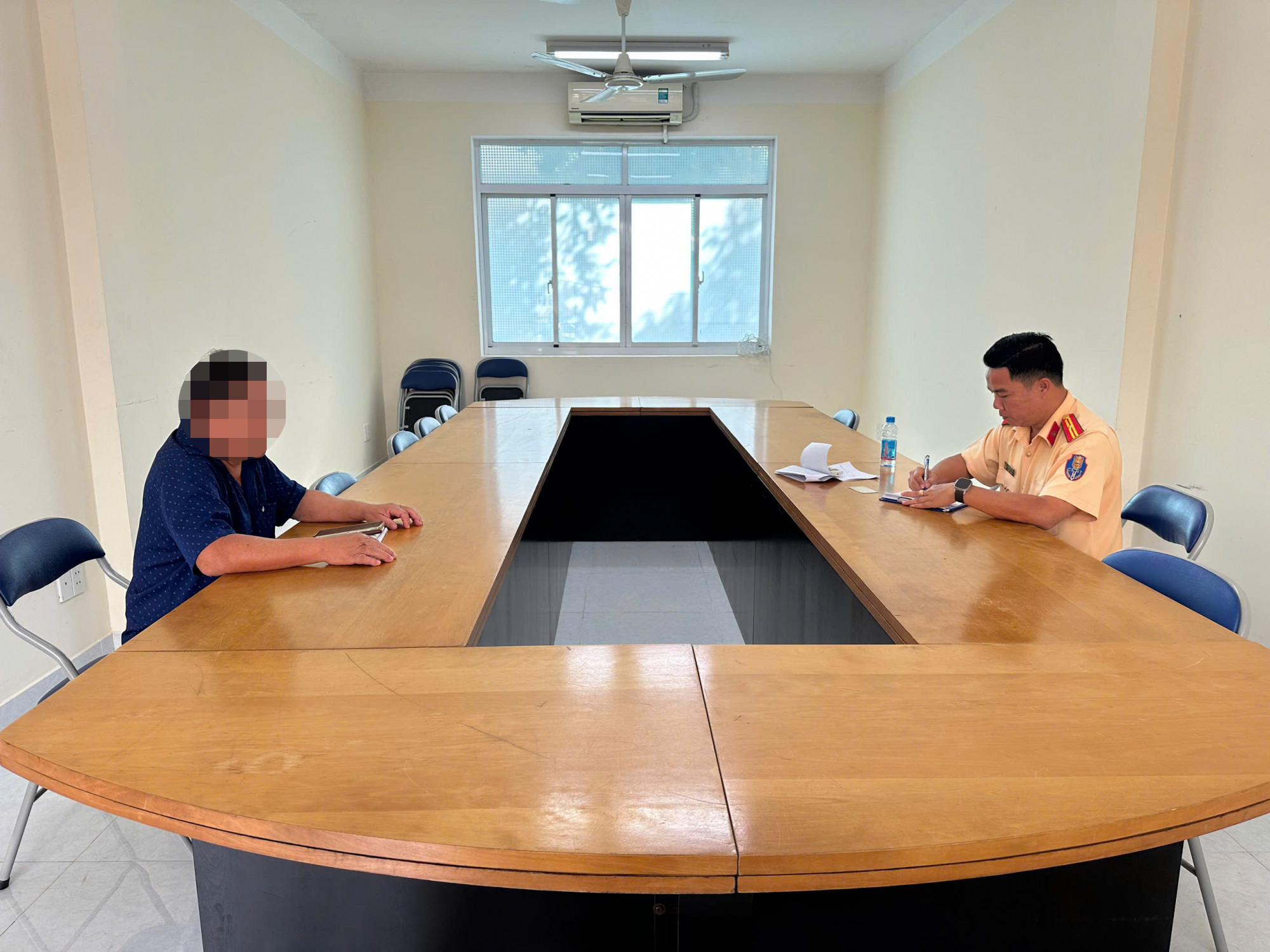 Lực lượng Cảnh sát giao thông mời ông M đến làm việc