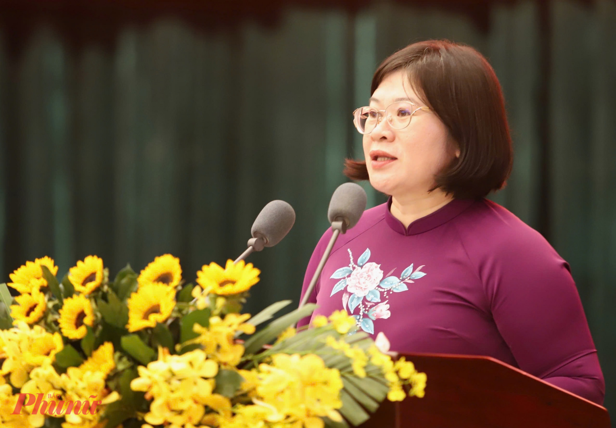 Phó bí thư Thành ủy Văn Thị Bạch Tuyết: Mỗi khu phố, ấp, cơ quan, đơn vị phải trở thành “vườn ươm Dân vận khéo” Phó bí thư Thành ủy Văn Thị Bạch Tuyết phát biểu chỉ đạo tại hội nghị - Ảnh: Thanh Tâm