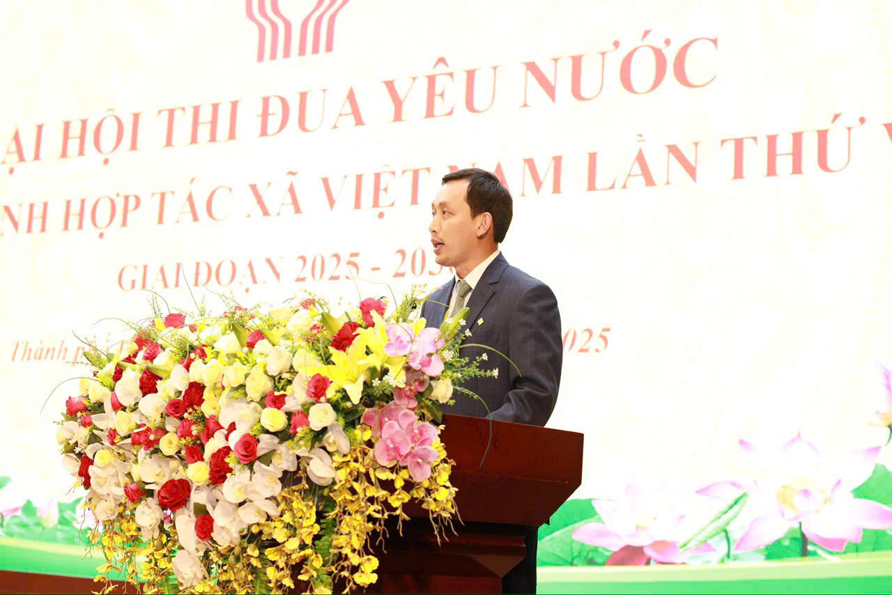 Ông Vũ Anh Khoa – Bí thư Đảng uỷ, Chủ tịch HĐQT Saigon Co.op phát biểu tham luận tại Đại hội