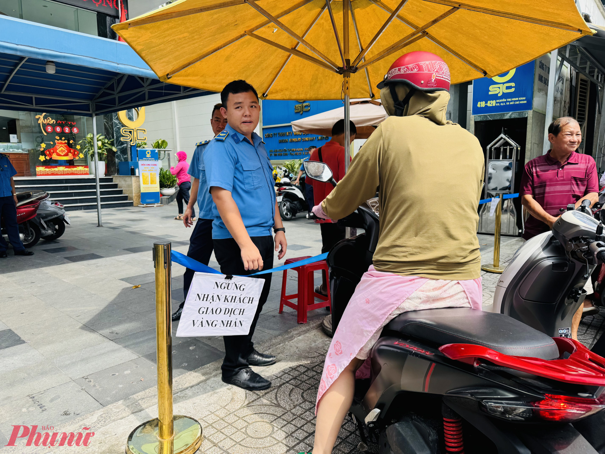 Công ty đã treo thông báo ngưng nhận khách giao dịch vàng nhẫn