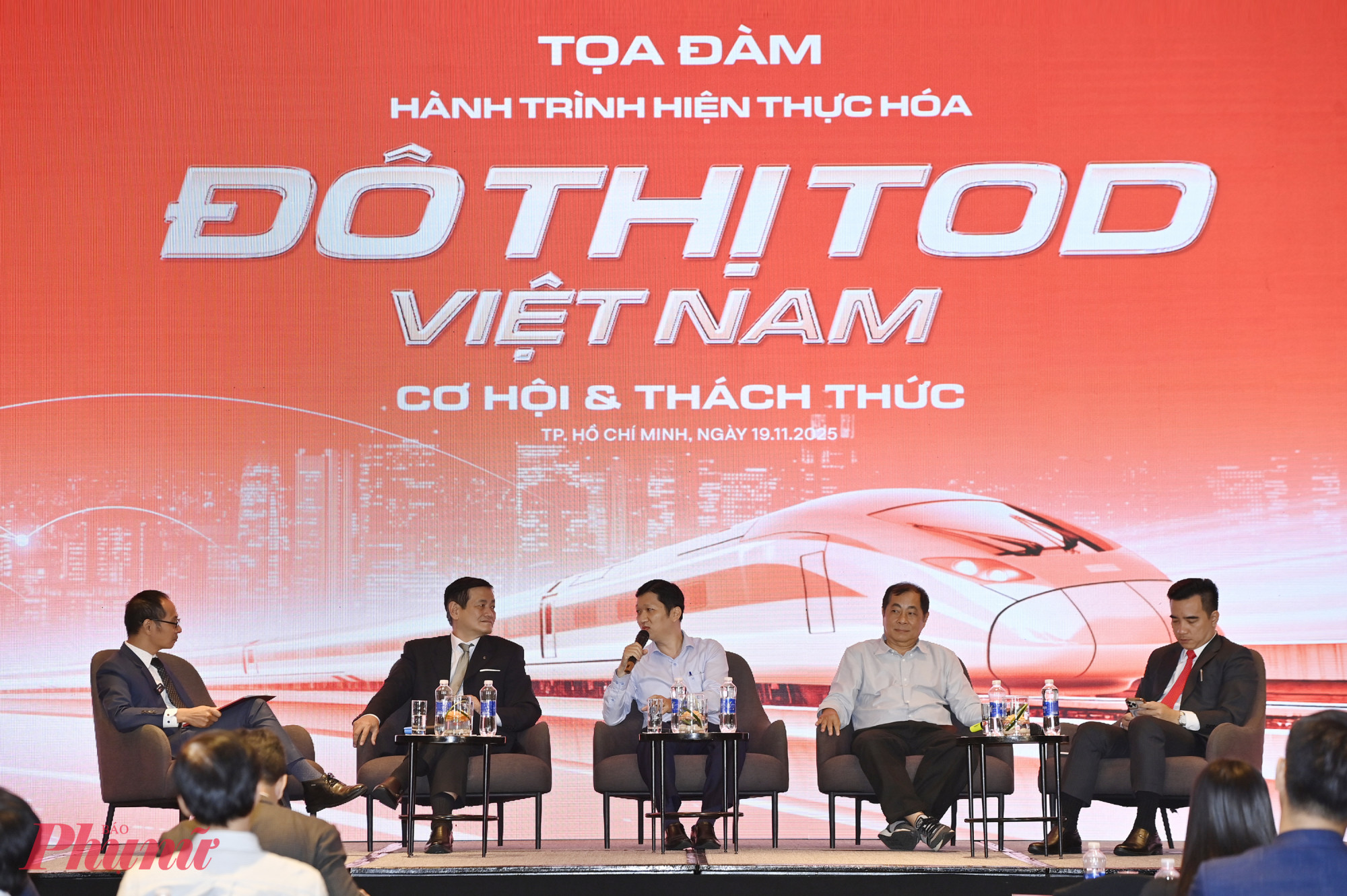 Các chuyên gia đang thảo luận tại hội thảo