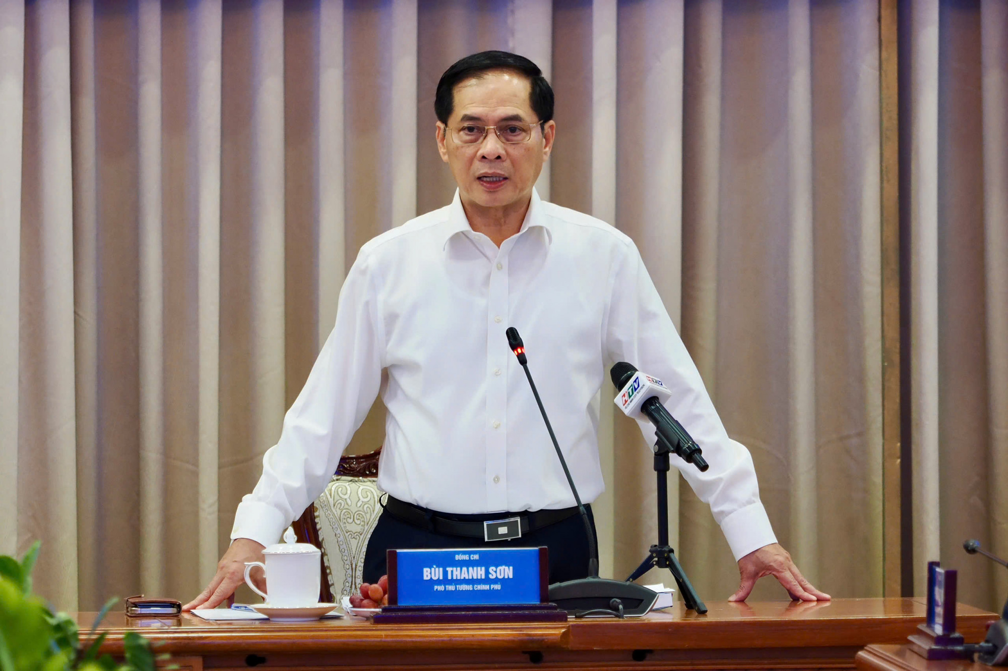 TPHCM dự kiến ký kết ít nhất 10 thỏa thuận hợp tác tại Diễn đàn kinh tế mùa thu Phó Thủ tướng Bùi Thanh Sơn phát biểu chỉ đạo tại cuộc họp chiều 19/11