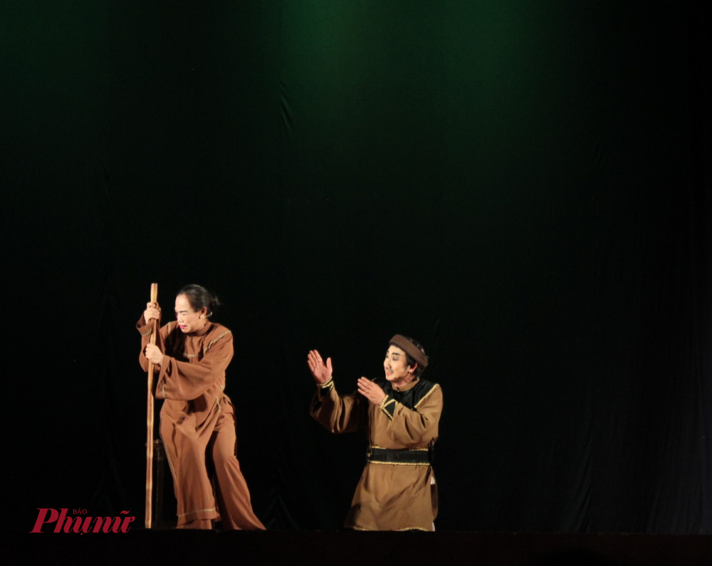 Nghệ sĩ Kiều My và nghệ sĩ Bảo Châu trong vai mẹ N