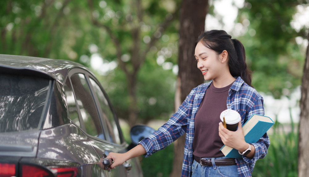 Người dùng tuổi teen giờ đây đã có thể chủ động tự đặt các dịch vụ của Grab. Ảnh: Q.T