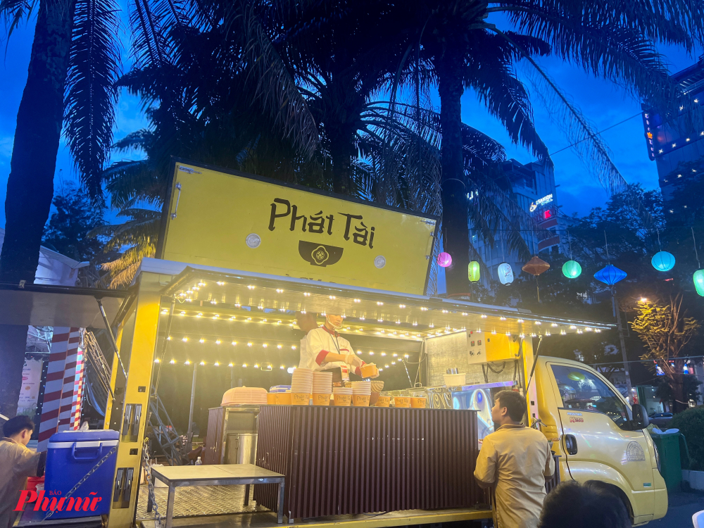 Các đơn vị còn sáng tạo các mô hình kinh doanh qua các xe phở Mobile dành riêng phục vụ sự kiện, mang tới cho thực khách những món ăn nóng hổi, hấp dẫn.