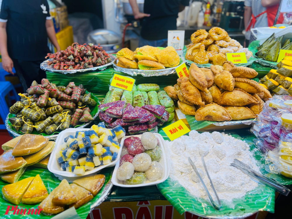 Bánh sẽ được bán dưới hình thức tự chọn, khoảng 18.000-20.000 đồng/100gram, để thực khách được trải nghiệm đa dạng các loại bánh.