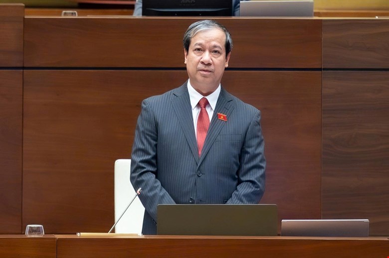 Bộ trưởng Bộ GD-ĐT Nguyễn Kim Sơn giải trình tại Hội trường Quốc hội chiều 20/11 - ảnh: QH