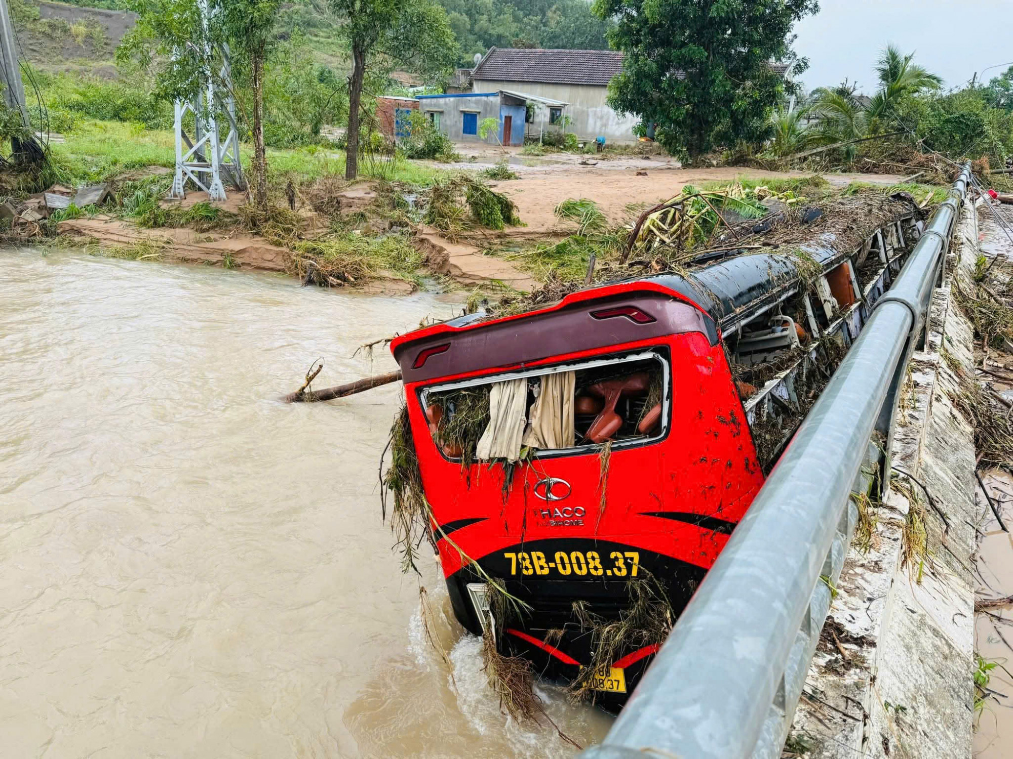Mưa lũ đã gây thiệt hại nặng nề cho nhiều địa phương trên địa bàn tỉnh Đắk Lắk - Ảnh: B.X.