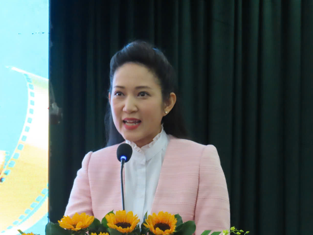 bà Nguyễn Thị Thanh Thúy- Phó Giám đốc Sở Văn Hóa Thể Thao TPHCM tại buổi họp báo