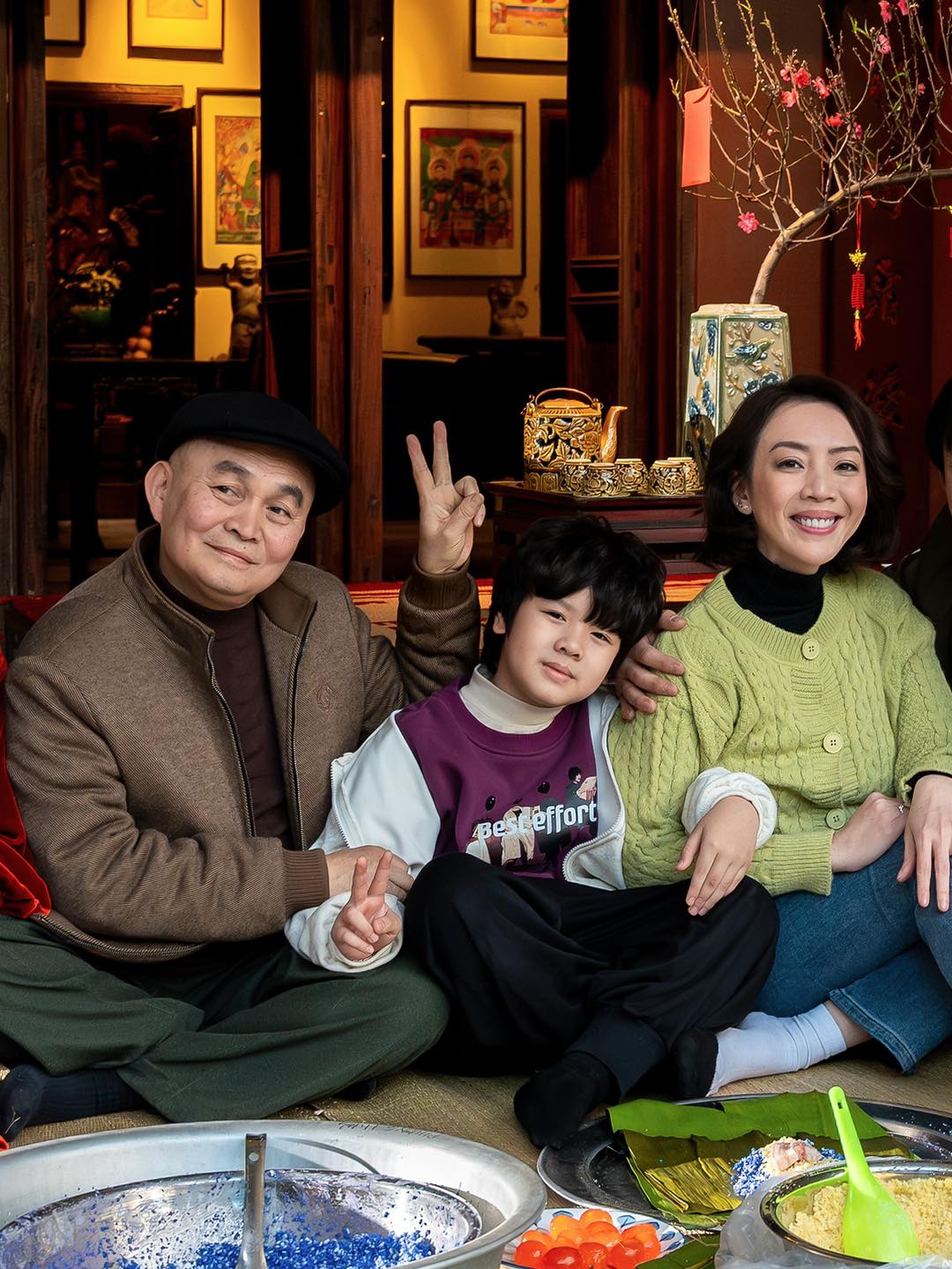 Xuân Hình và Thu Trang trên phim trường