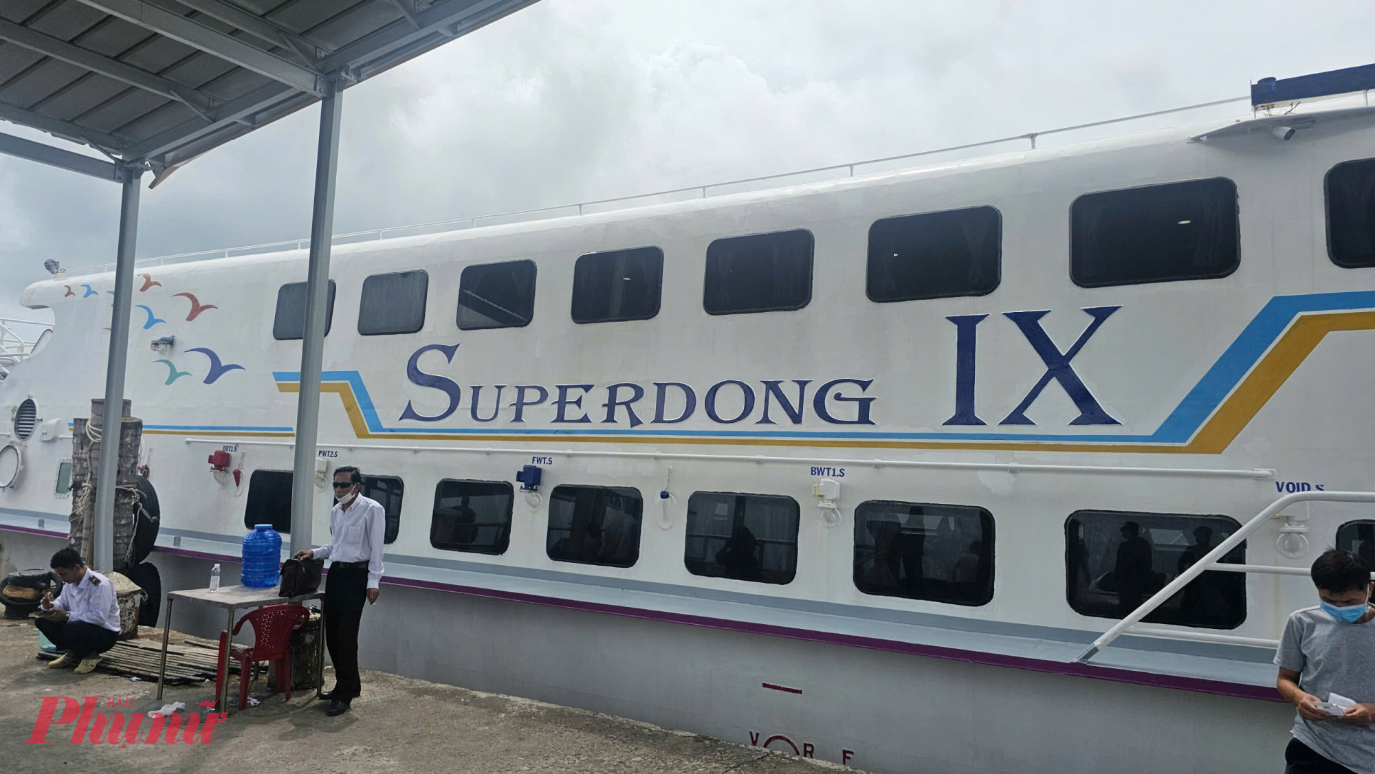 Tàu phà đi Phú Quốc và ngược lại tạm ngưng do sóng biển cao từ 1,5-2,5m, gió đông và đông bắc giật cấp 6,7