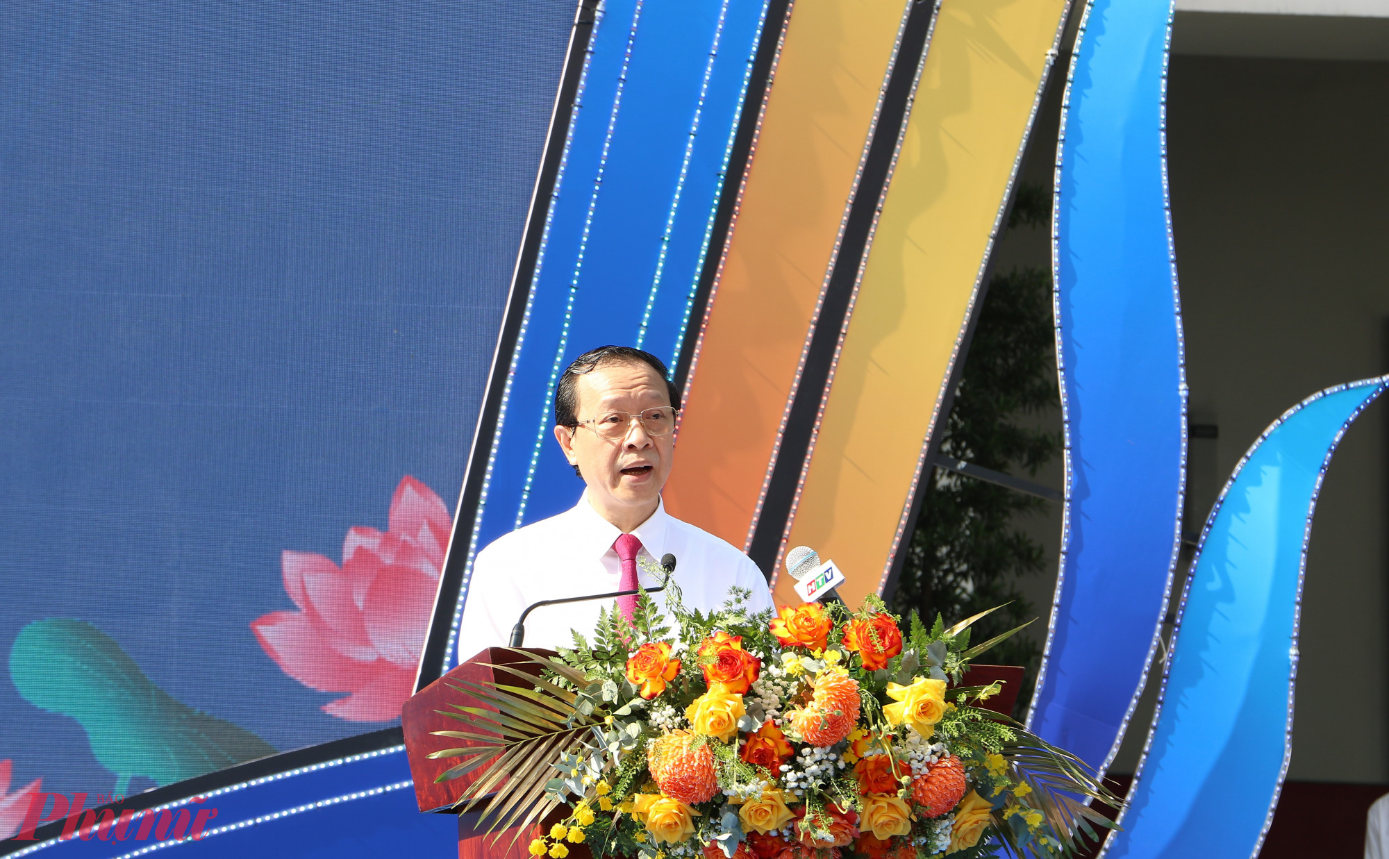 Ngành giáo dục TPHCM đi sau nhưng về trước Thứ trưởng Phạm Ngọc Thương đánh giá cao những thành tích của TPHCM - Ảnh: Trang Thư