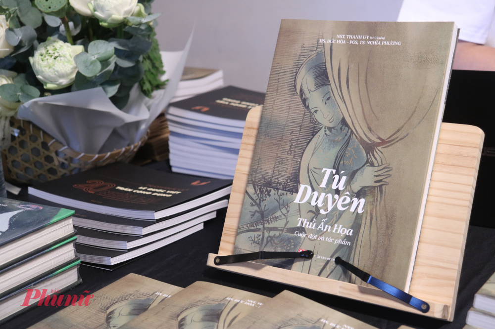 Sách Tú Duyên - Thủ ấn họa: Cuộc đời và tác phẩm - Ảnh: Phương Nhã