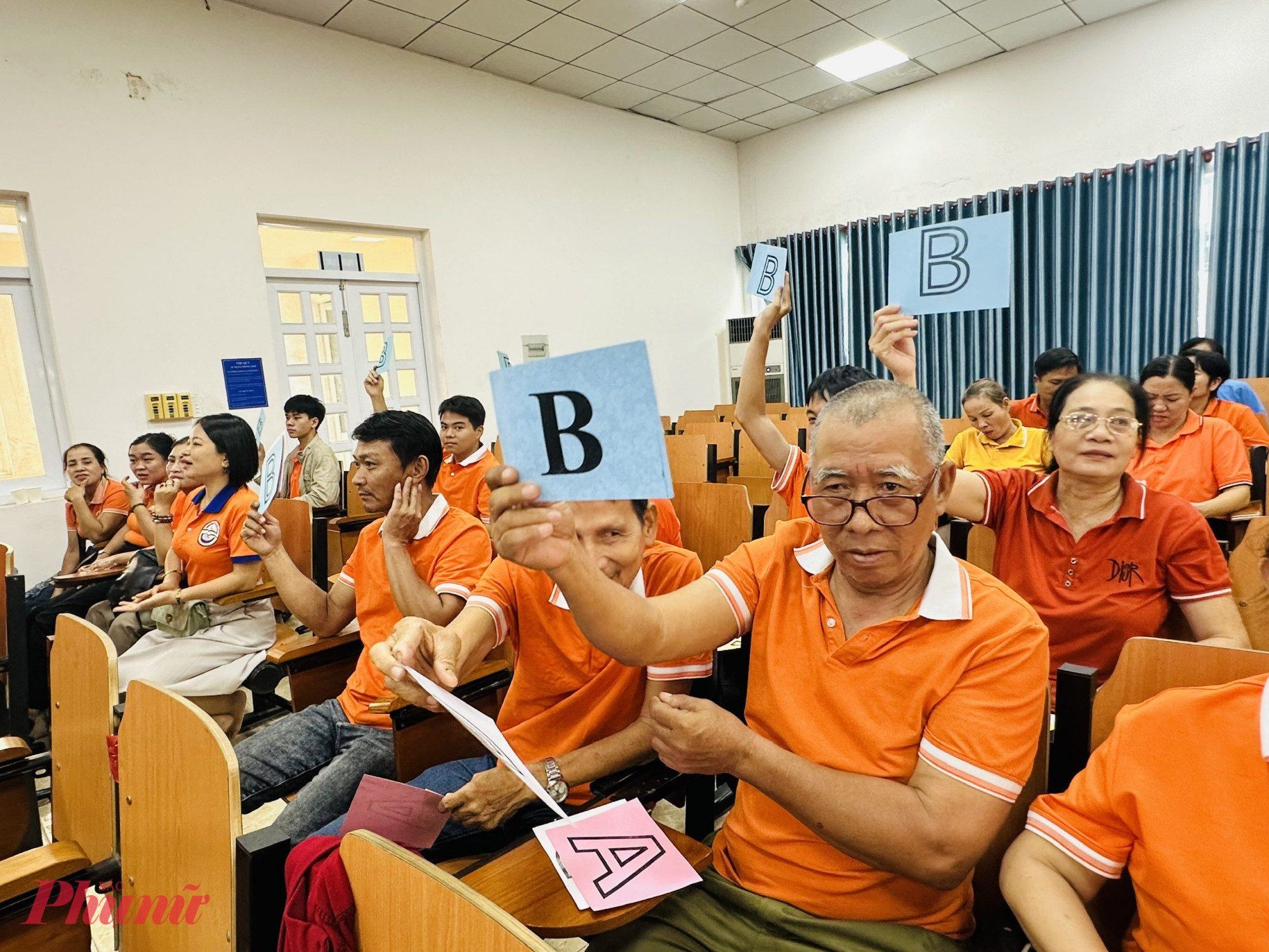 Hội thi Rung chuông vàng diễn ra sôi nổi - Ảnh: Mẫn Nhi