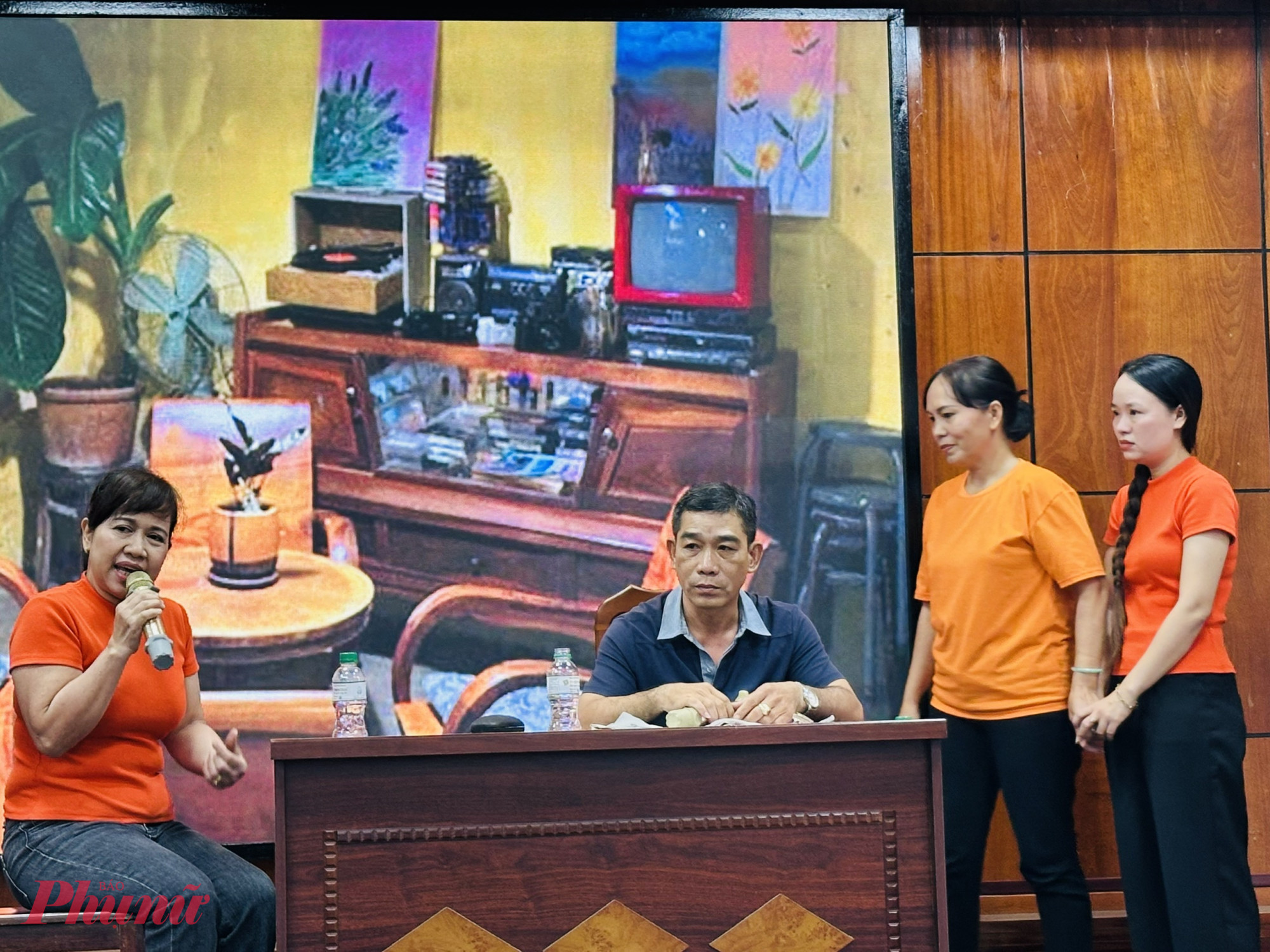 Tiểu phẩm “Con gái cũng có ước mơ” - Ảnh: Mẫn Nhi