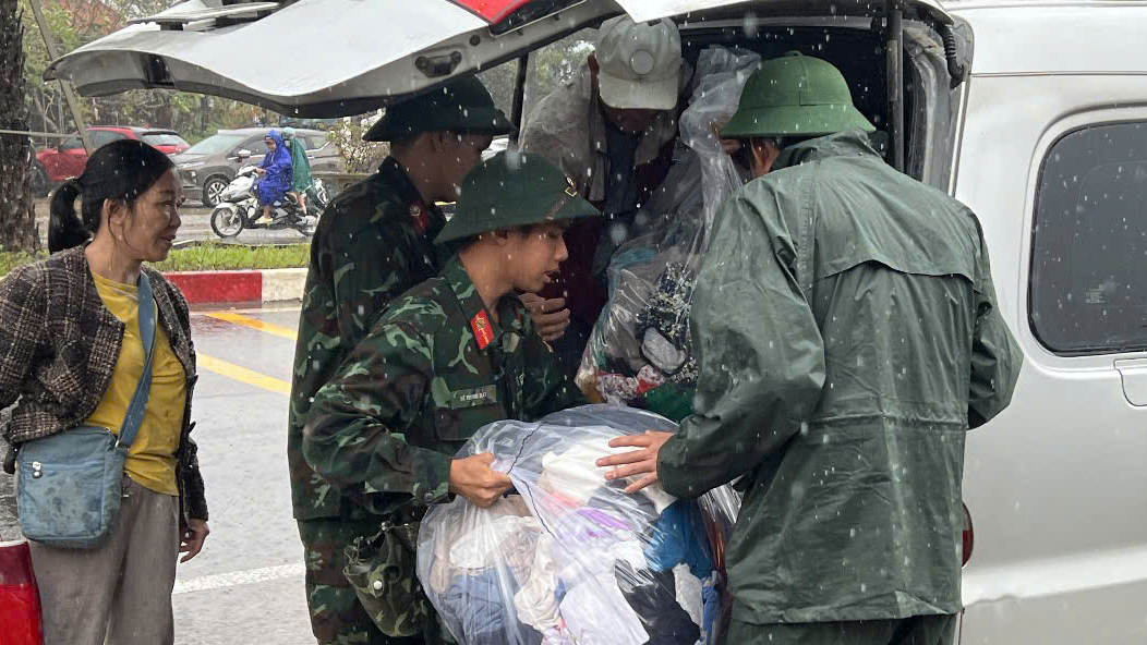 Trạm tiếp nhận phân loại để cứu trợ khẩn cấp người dân