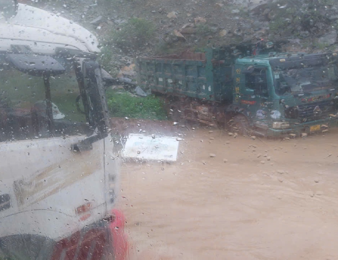 Khu vực để máy móc thiết bị phục vụ thi công Dự án cao tốc Bắc – Nam phía Đông