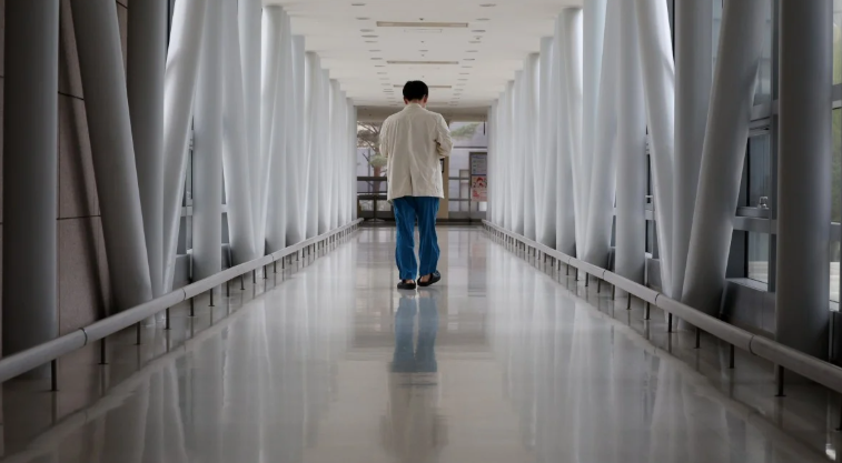 Hàn Quốc đang thiếu bác sĩ chuyên khoa nhưng lại thừa bác sĩ thẩm mỹ và làm đẹo