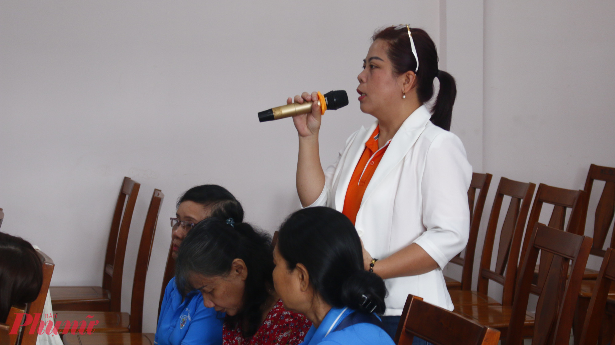 Chị em phụ nữ chia sẻ về mô hình kinh doanh của bản thân - Ảnh: Ngọc Trăm