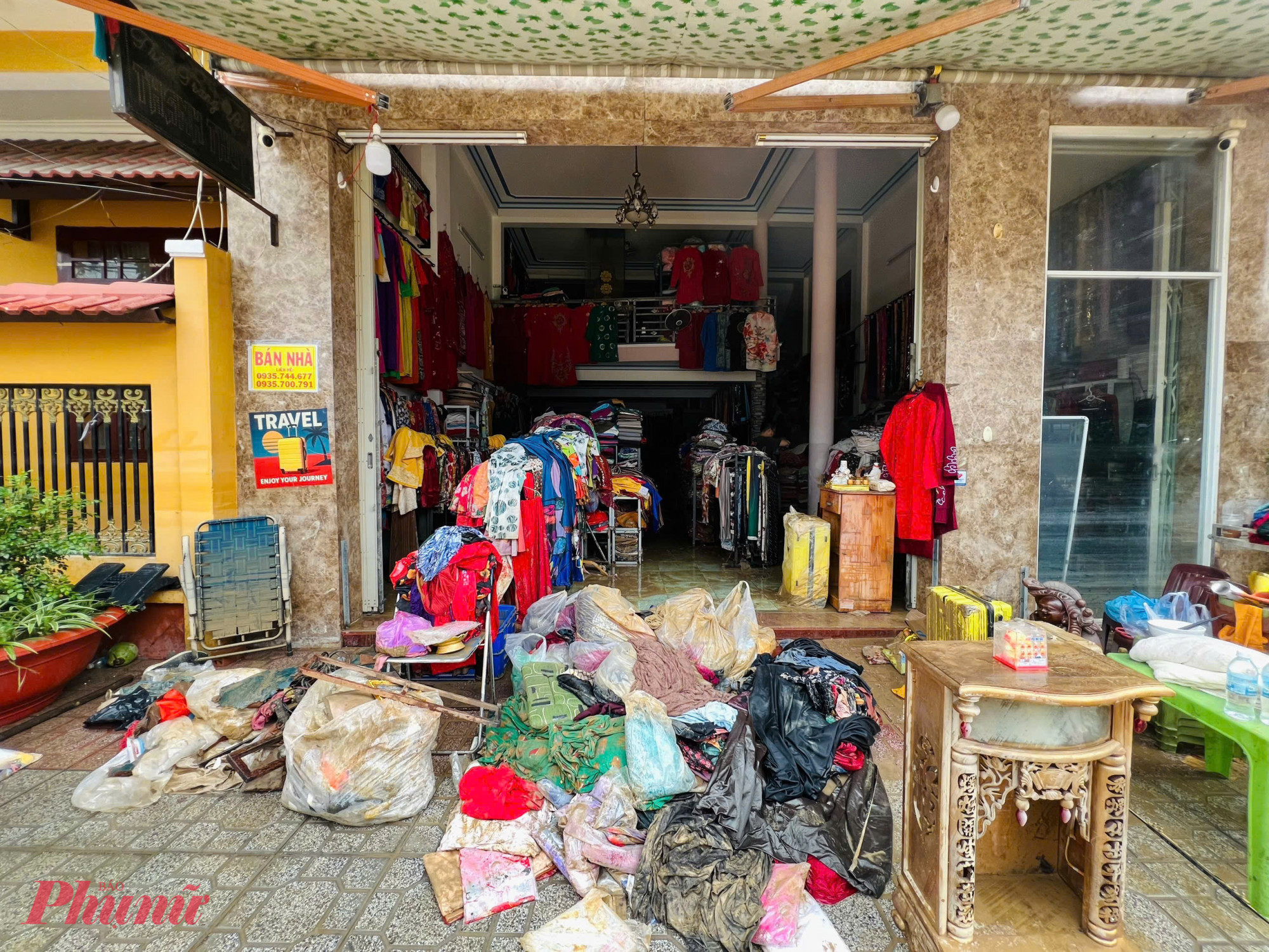  Cửa hàng quần áo của chị Trần Kim Thanh Thủy thiệt hại nặng nề