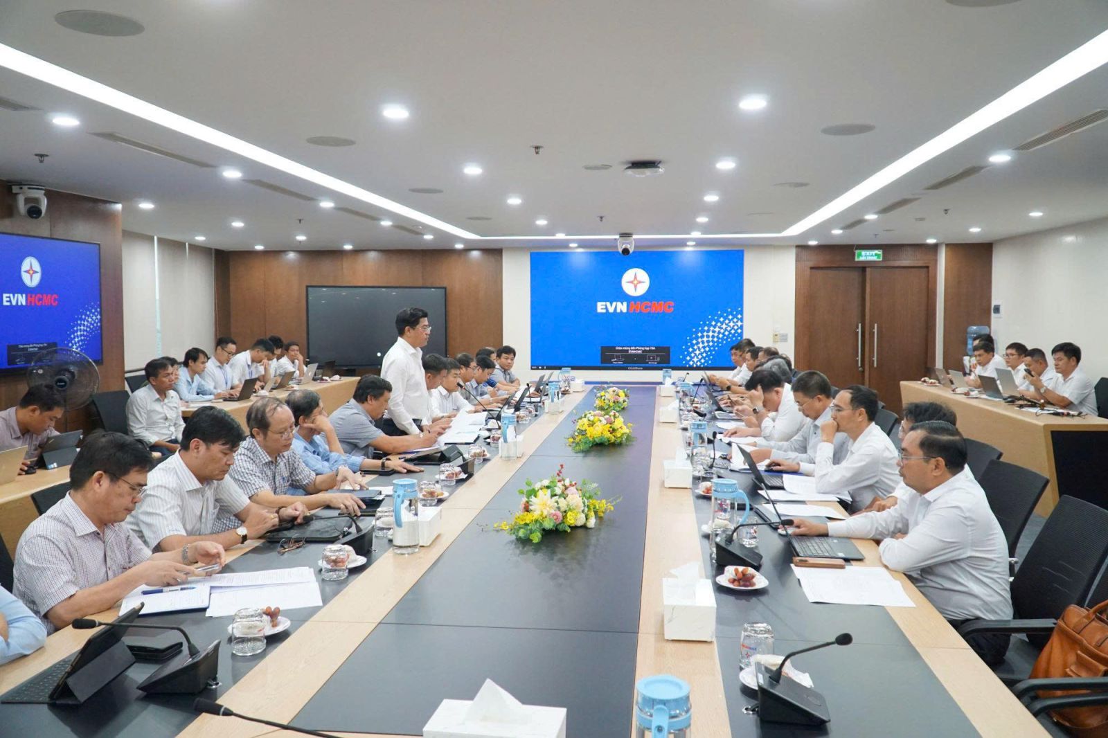 EVNHCMC và EVNSPC họp về việc thực hiện các dự án lưới điện 110 kV - Ảnh: EVNHCMC