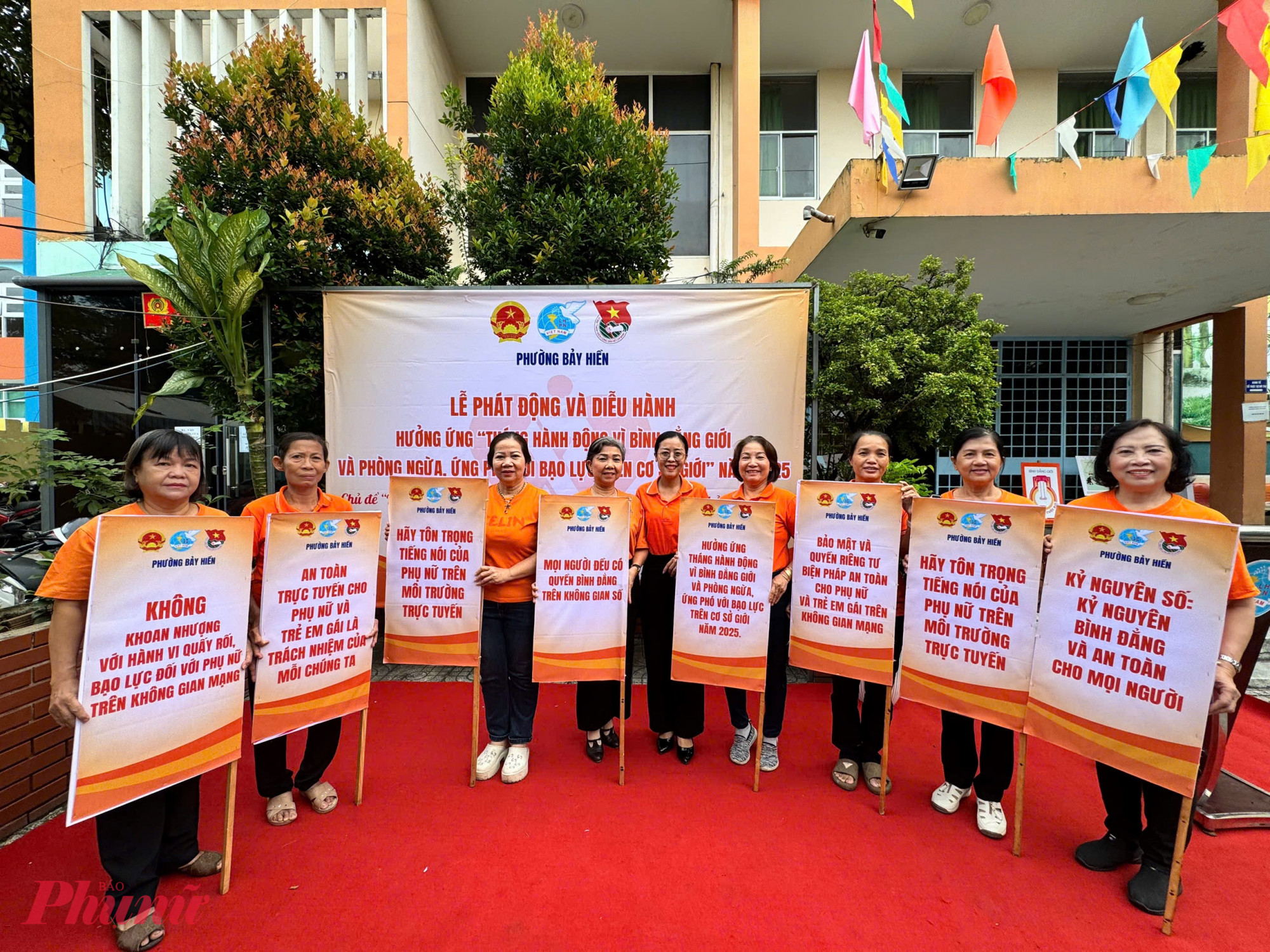 Cán bộ, phụ nữ phường Bảy Hiền hưởng ứng lễ phát động