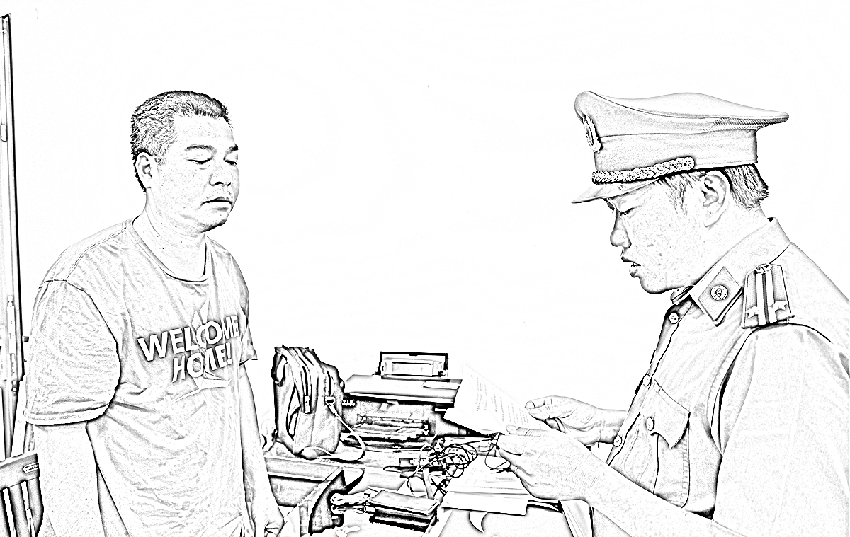 Cơ quan Công an tống đạt quyết định và lệnh bắt tạm giam Đỗ Văn Phương