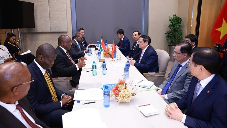 Hai bên khẳng định cam kết tiếp tục đẩy mạnh hơn nữa hợp tác kinh tế, thương mại và đầu tư. (Ảnh: VGP/Nhật Bắc)