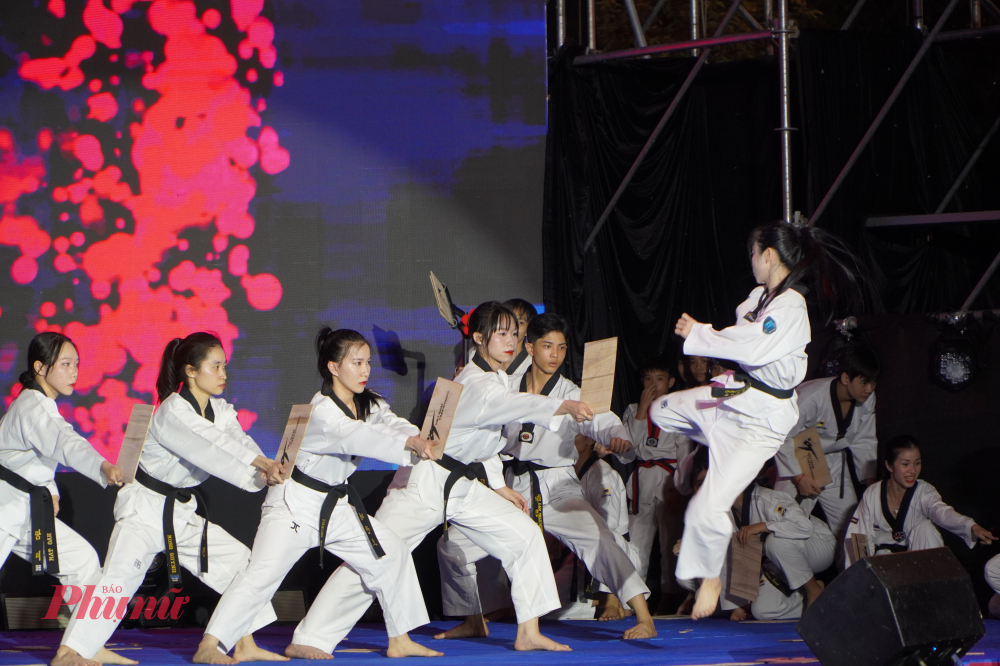 Tiết mục biểu diễn môn võ Taekwondo