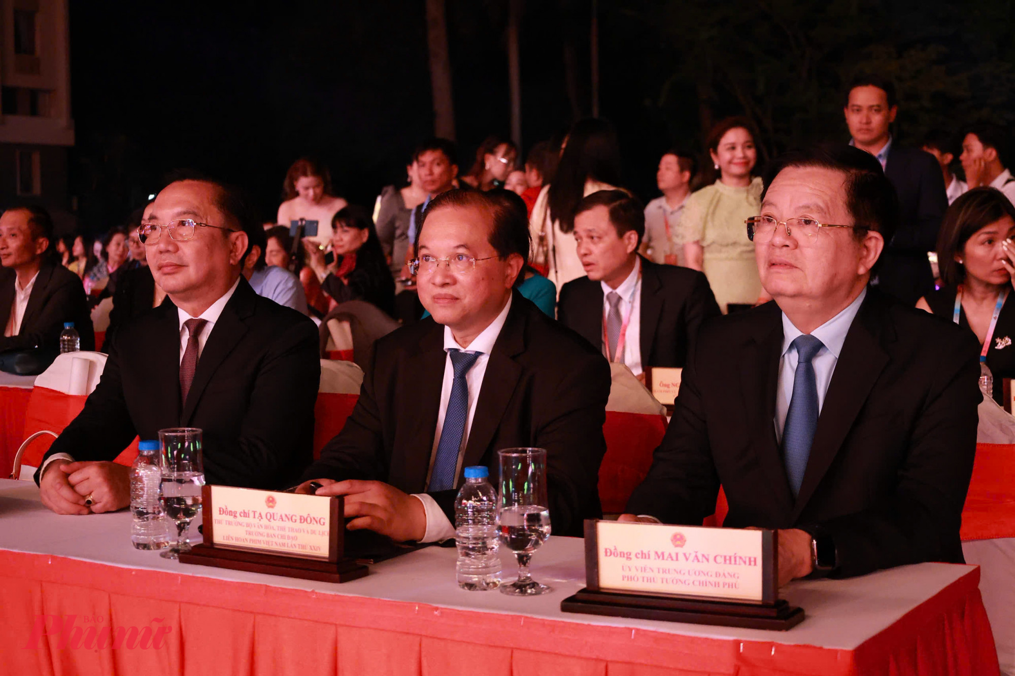 Phó Thủ tướng Chính Phủ Mai Văn Chính, Thứ trưởng Bộ Văn Hóa Thể Thao và Du Lịch Việt Nam và Chủ tịch UBND TPHCM Nguyễn Văn Được (từ trái qua) (Nguồn ảnh: Hồng Nga)