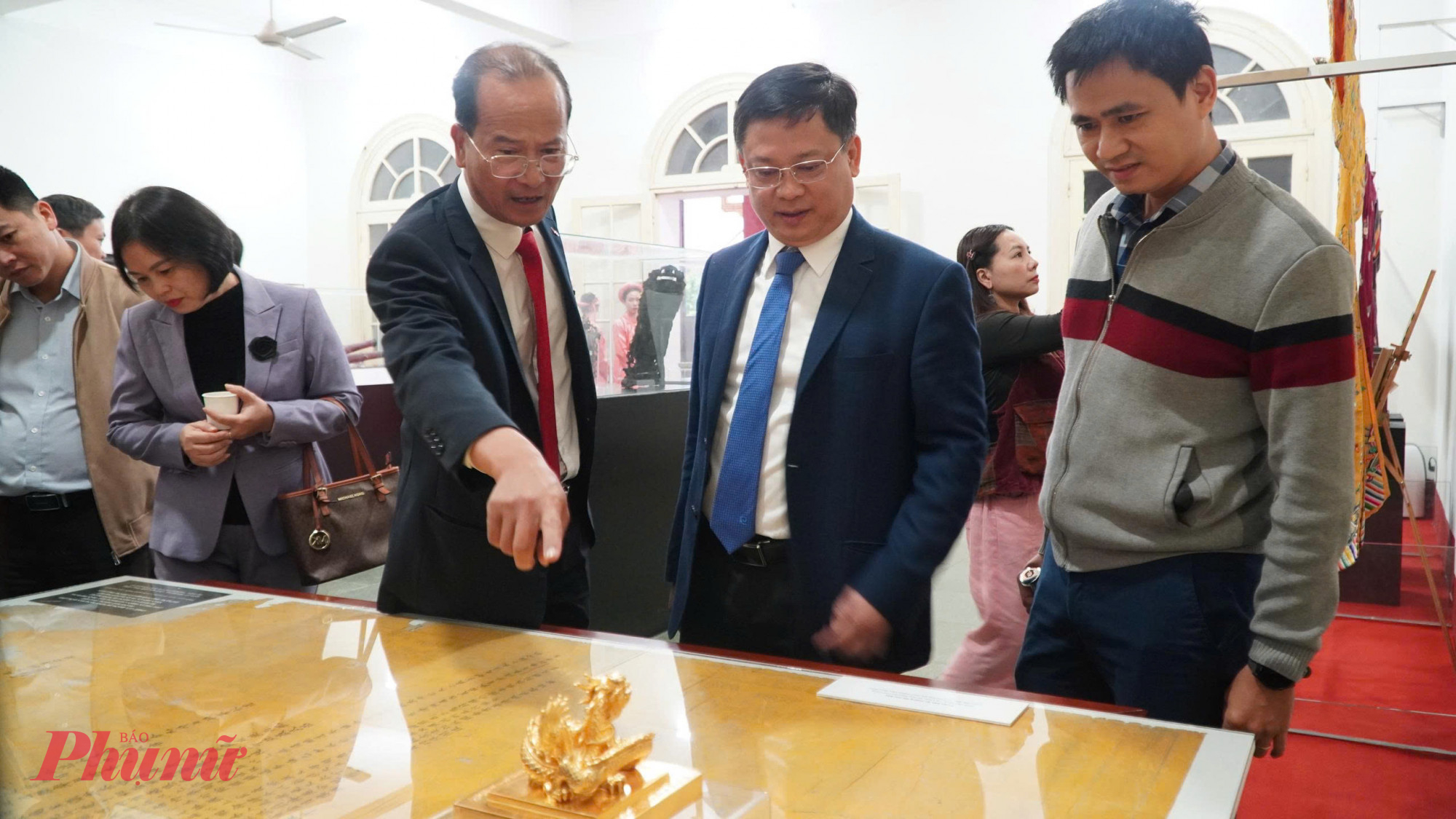 Nhiều hiện vật quý hiếm từ thời nhà Nguyễn được trung bày tại triển lãm lần này