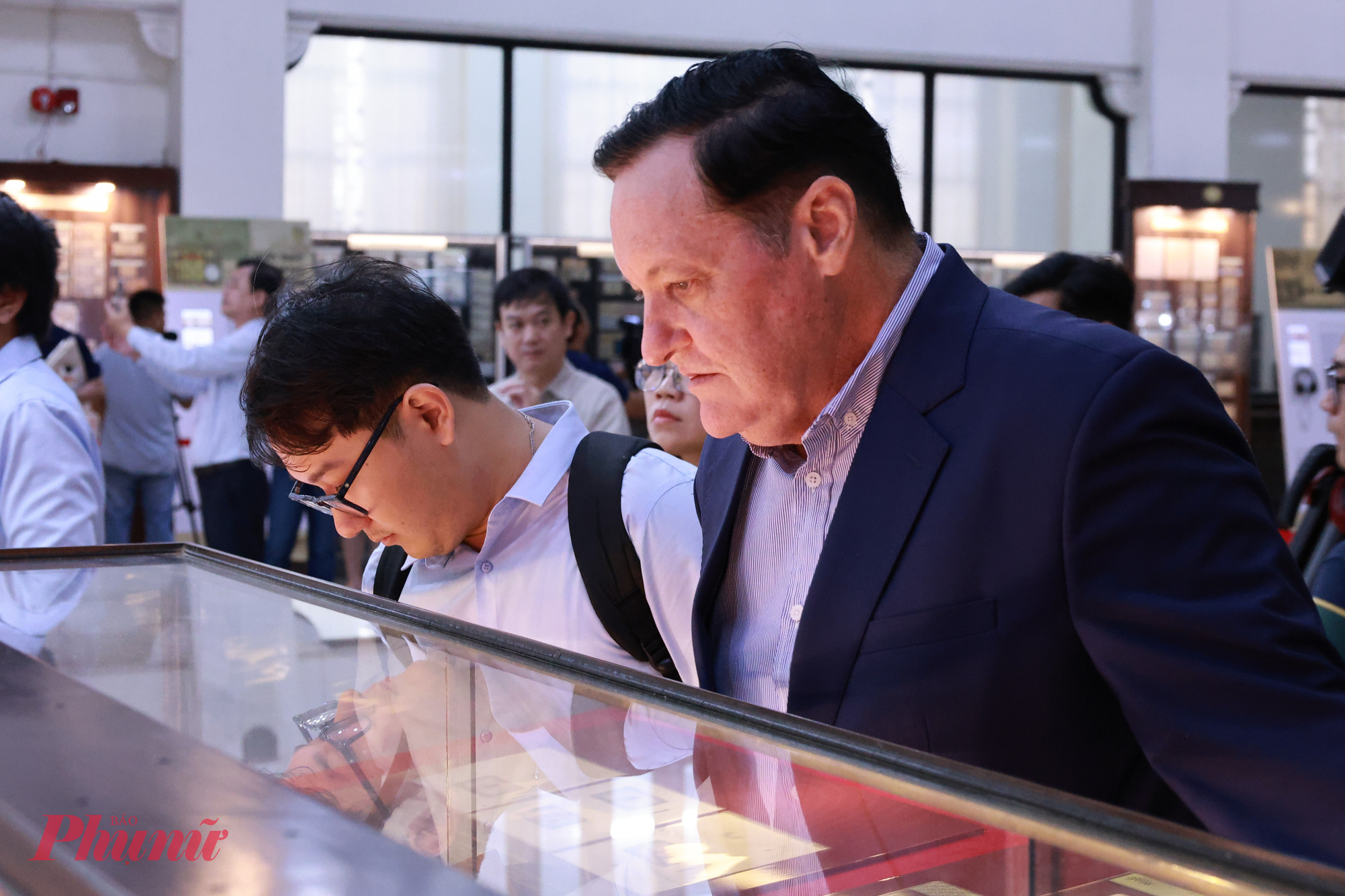 Khách VIP tại triển lãm am hiểu sâu sắc về đồng tiền Việt Nam 