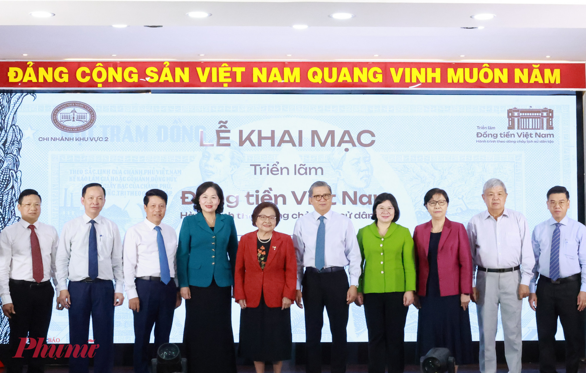 Ban lãnh đạo chính thức khai mạc triển lãm 