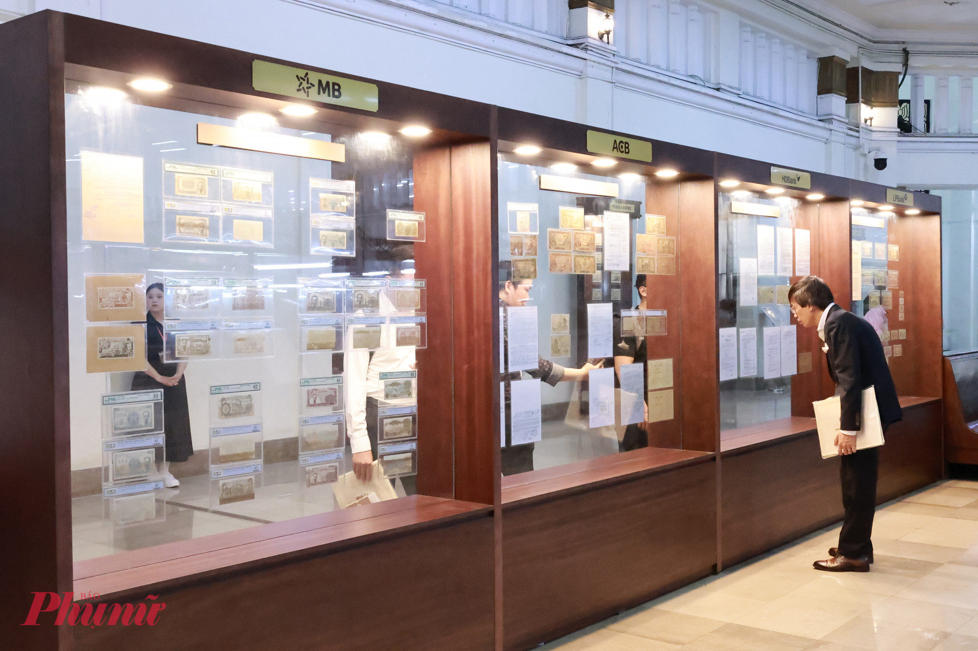 Triển lãm trưng bày 4 giai đoạn 