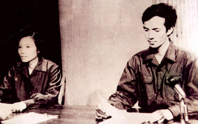 Bà HỒ Mỹ Hạnh và ông Nguyễn Hữu Phước đọc bản tin tối ngày 1/5/1975 của đài phát thanh Sài Gòn Giải Phóng 