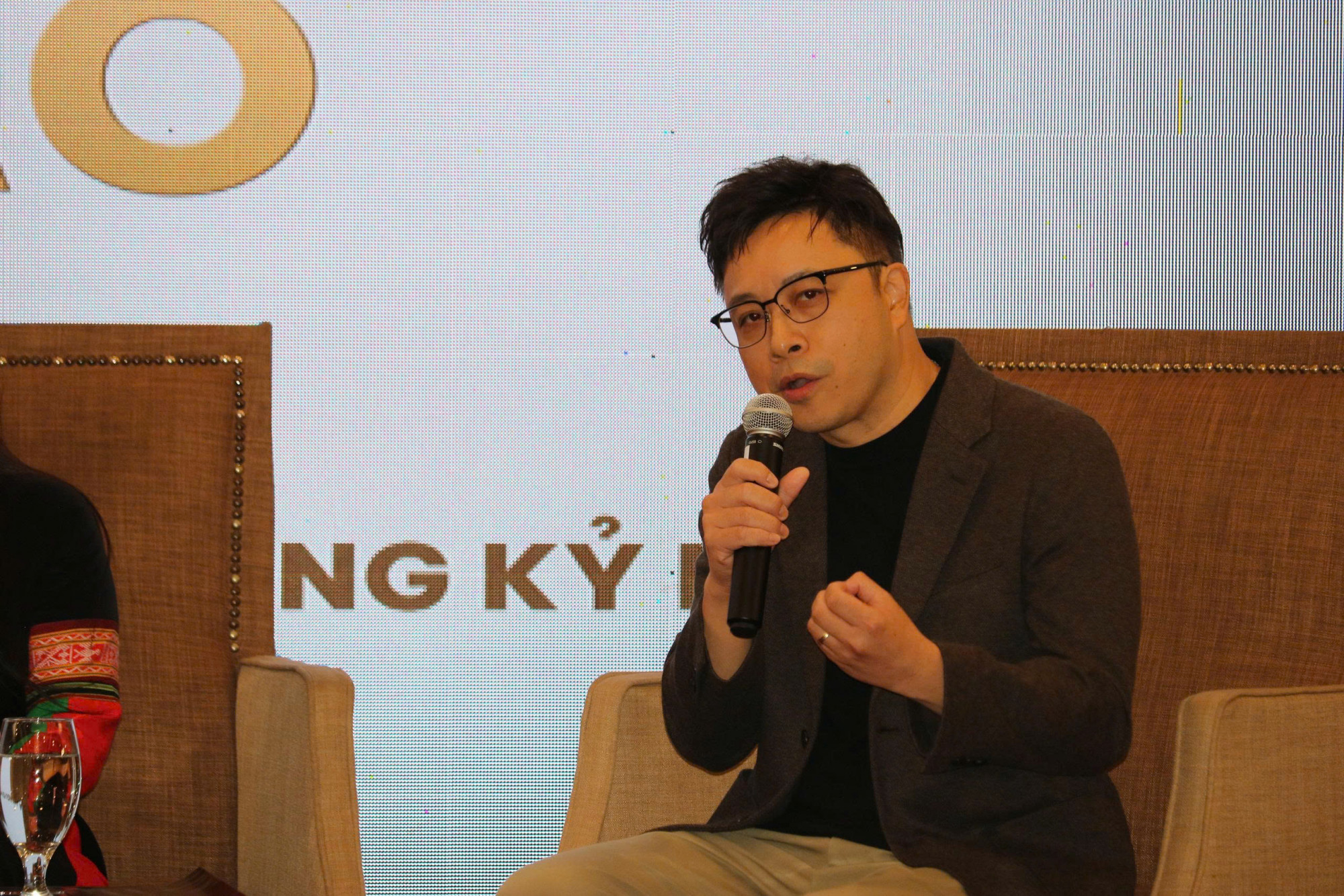 Đạo diễn Victor Vũ phát biểu (Ảnh: Phương Nhã)