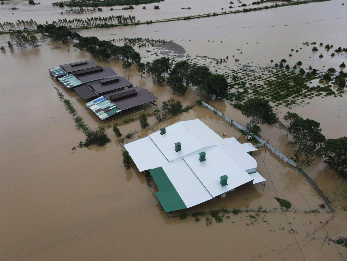 Cơn bão lòng của những người con miền Trung xa xứ Một xóm nhỏ ở Đắk Lắk bị ngập lụt do mưa lũ - Ảnh: B.X.