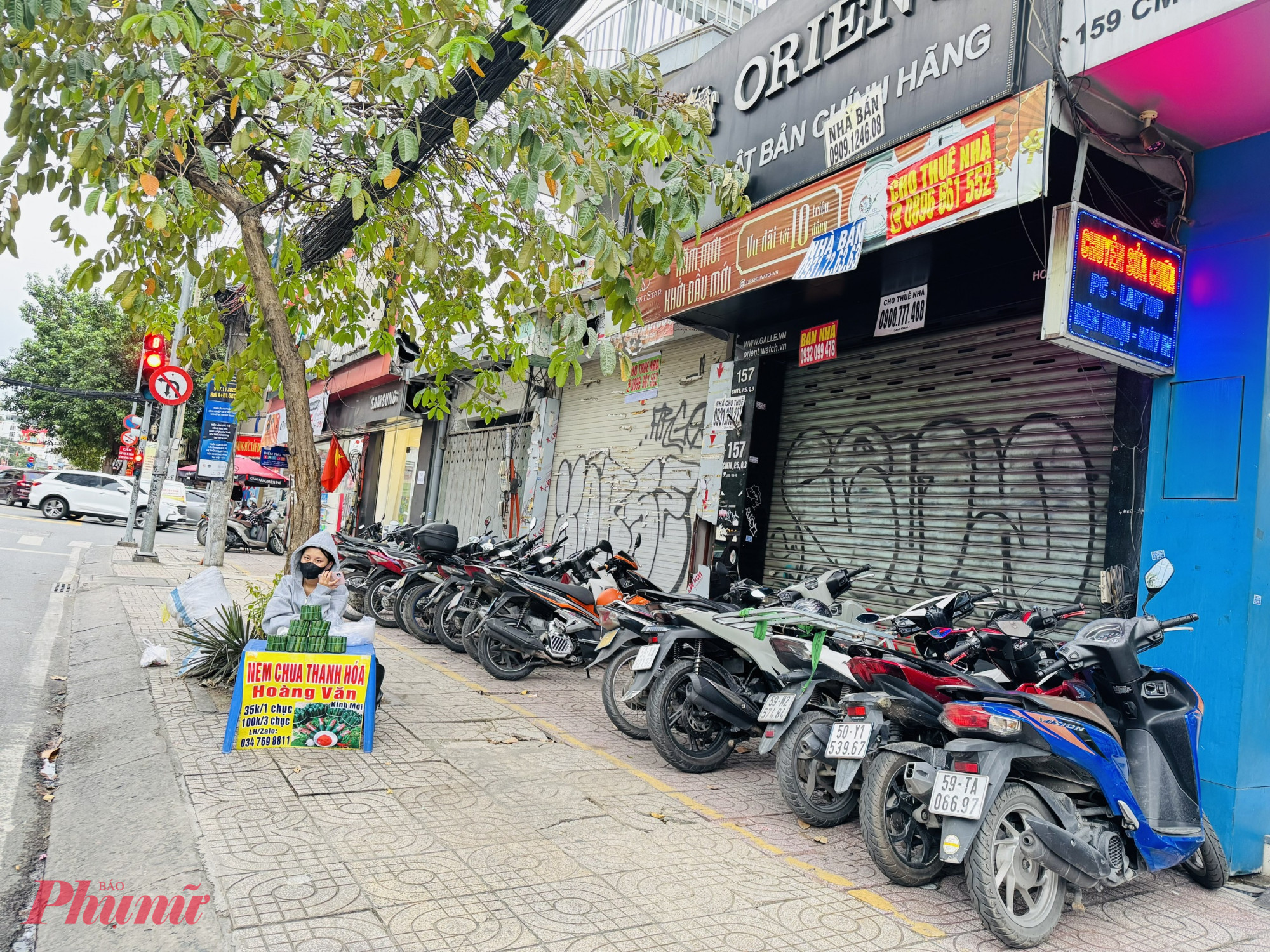 Đường CMT8 rất nhiều mặt bằng đang gắn biển cho thuê