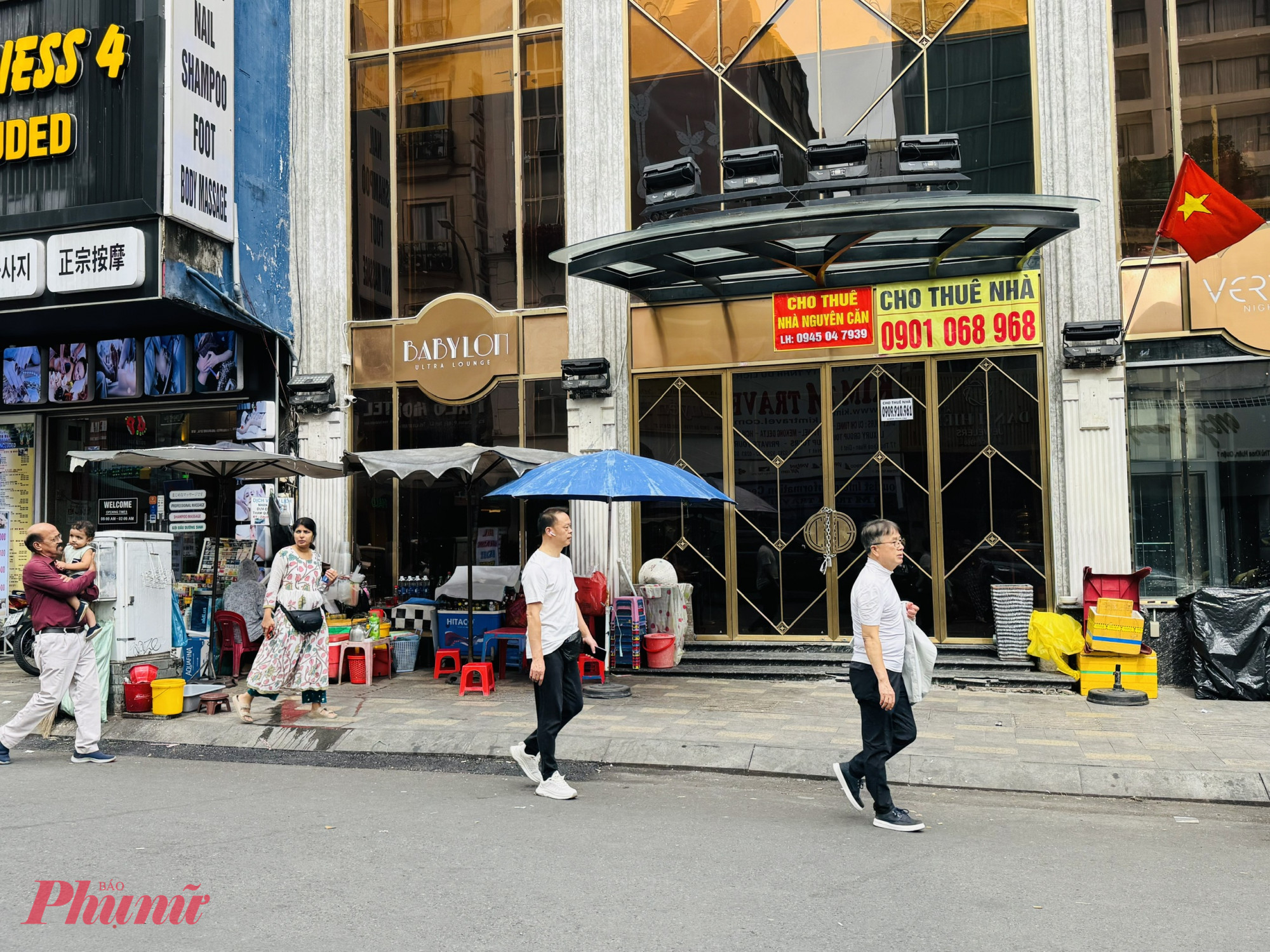 Các vị trí đắc đỏ như Thủ Khoa Huân, bên hông chợ Bến Thành, phường Sài Gòn cũng rơi vào cảnh tương tự