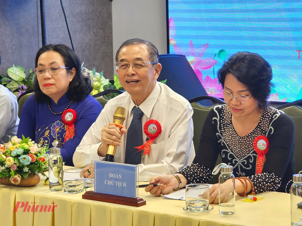 Phát biểu của ông Huỳnh Thành Lập - Chủ tịch Hội hữu nghị Việt Nam - Ấn Độ TPHCM. Từ trái sang: bà Hồ Thị Trinh Anh - Phó Chủ tịch Hội Hữu nghị Việt Nam - Ấn Độ TP.HCM (VIFA), ông Huỳnh Thành Lập, bà Vũ Thị Văn Hương 