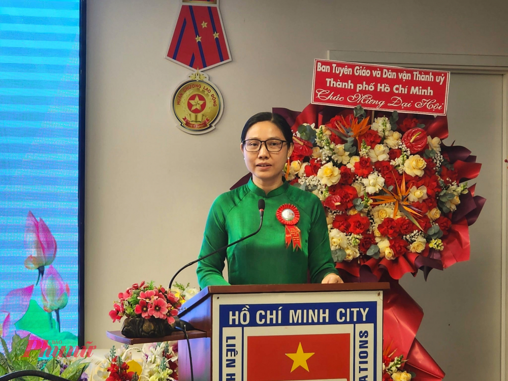 Bà Hà Thanh - Chủ tịch Liên hiệp các tổ chức hữu nghị TPHCM (HUFO) phát biểu tại đại hội