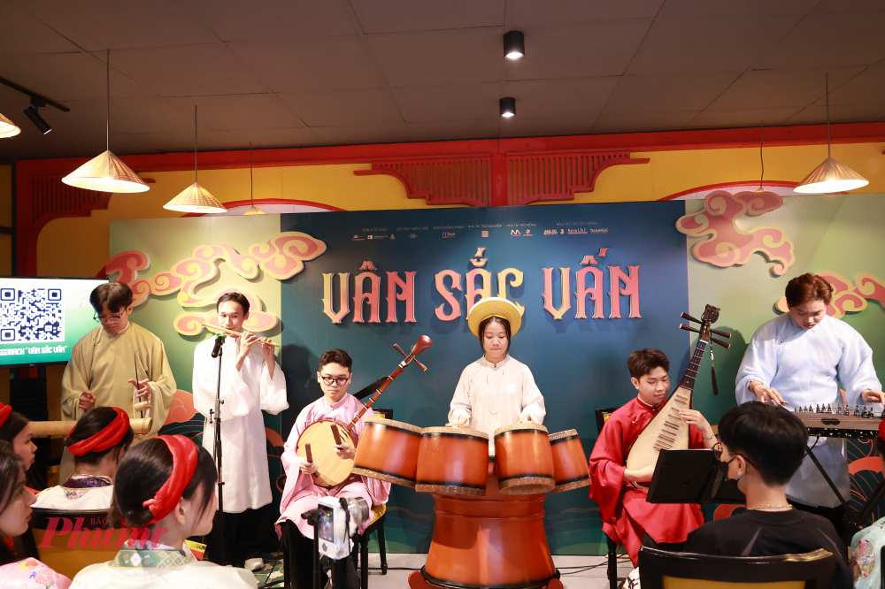 Sự kiện trải nghiệm kết thúc với Thưởng thức tiểu nhạc thuộc Nhã nhạc cung đình Huế do nhóm Sắc Band trình diễn.