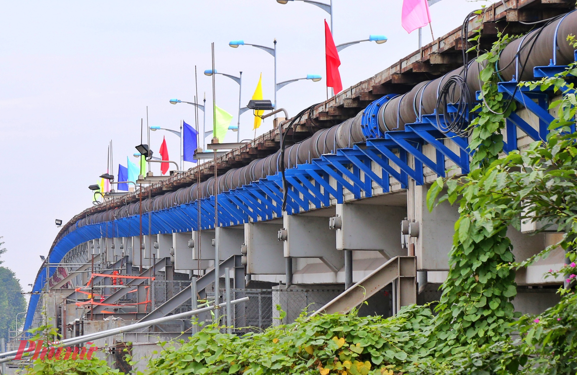 Cầu Bình Triệu1 đã được nâng lên cao 7m tại vị trí thông thuyền. 