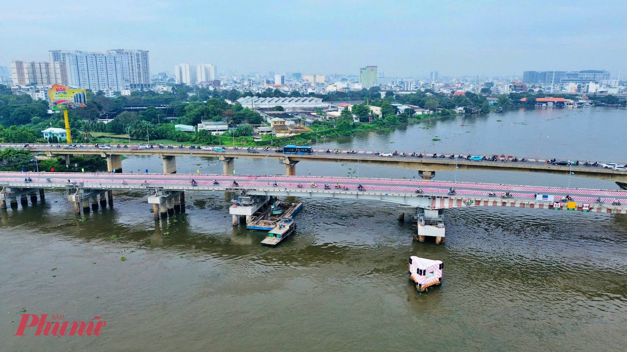 Việc hoàn thành dự án nâng tĩnh không không chỉ giúp khai thông luồng tuyến vận tải thủy trên sông Sài Gòn mà còn góp phần tăng cường kết nối giao thông, giảm nguy cơ ùn tắc và bảo đảm an toàn cho cả đường bộ lẫn đường thủy trong khu vực.