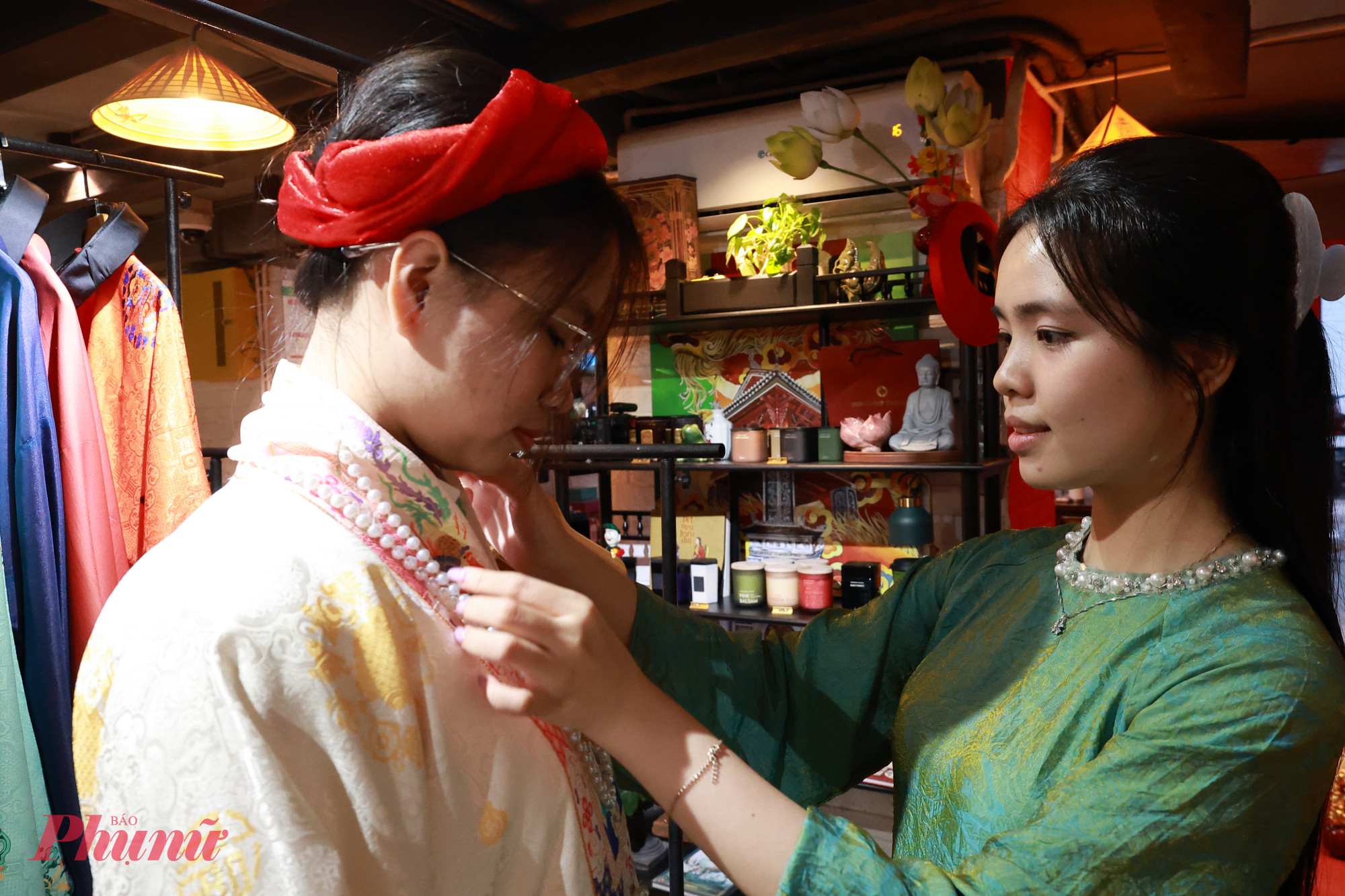 Bạn trẻ Ngọc Ánh là trưởng nhóm của dự án tôn vinh nét đẹp văn hoá Huế