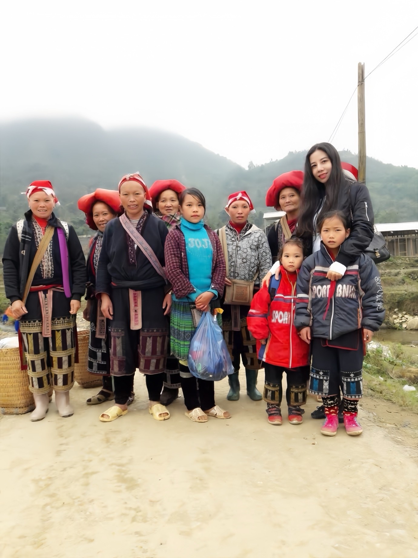 Doanh nhân Lan Anh trong chuyến đi thiện nguyện - Ảnh: nhân vật cung cấp